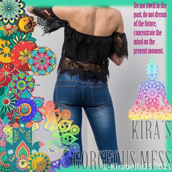 ♠️BNWT♠️OFF THE SHOULDER LACE CROP TOP IN BLACK♠️ - Picture 4 of 6